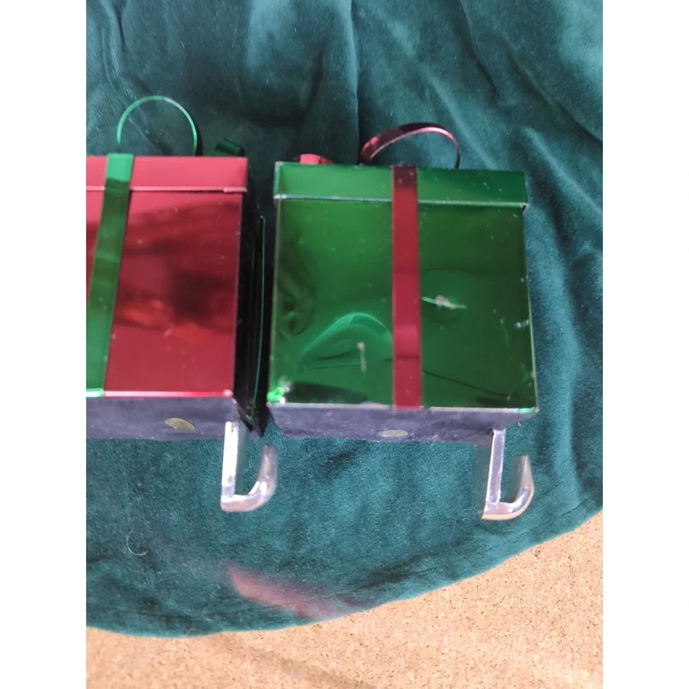Metal Gift Boxes, Christmas Stocking Hangers, Red and green, set of two